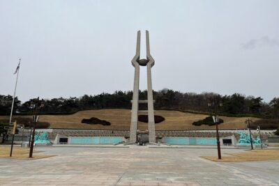 3-Day Korea Western course by K-shuttle Tour from Seoul to Busan - Day 1: Songsan-ri Royal Tombs, Gongsanseong Fortress, and Jeonju Hanok Village
