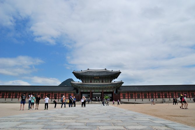 8 Hours Private tour with top attractions in Seoul - How this private Seoul tour actually feels