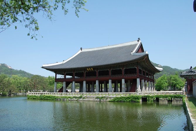 8 Hours Private tour with top attractions in Seoul - Morning at Jogyesa Temple: the city’s sacred calm