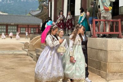 Best Seoul City Tour (Gyeongbokgung Palace,Insadong,Namsan Tower) - Morning calm at Jogyesa Temple and Cheonggyecheon’s restored stream