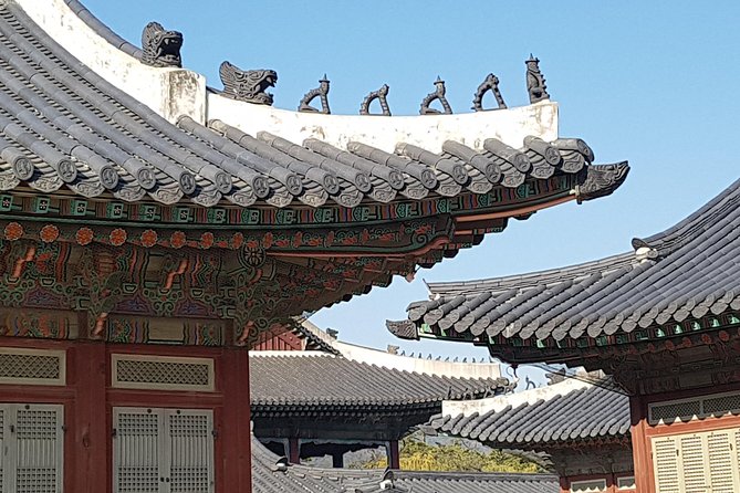 Best Walking Tour to Gyeongbok Palace Bukchon Hanok Village - Bukchon Hanok Village: hidden looks, hanok houses, and uphill reality