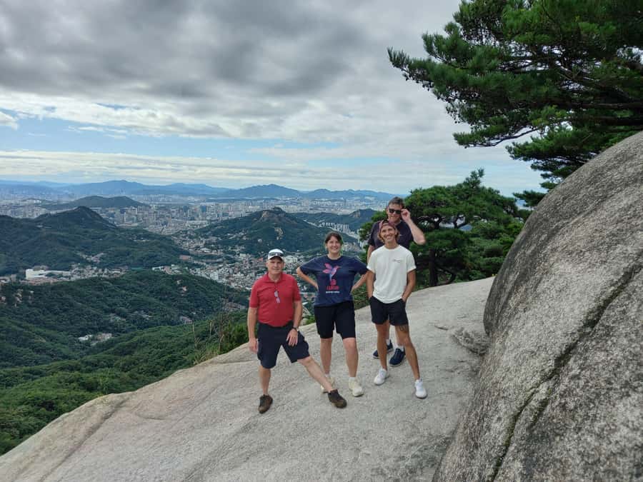 Bukhansan mountain hiking tour - 6 hours - The 6-hour flow: what happens on the mountain, stop by stop