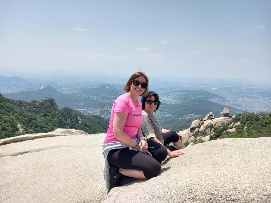 Bukhansan mountain hiking tour - 6 hours - Getting to the trailhead: Gwanghwamun Square as your anchor point