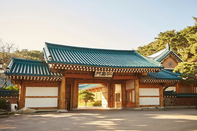 (Closed) Korea’s White House Walking Tour Blue House - Stop 1: Yeongbingwan and the Diplomatic Side of Cheong Wa Dae