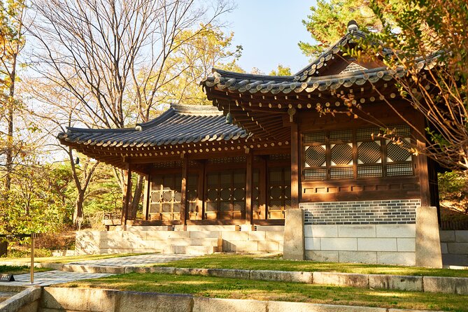 (Closed) Korea’s White House Walking Tour Blue House - Stop 5: Chimnyugak House and the Pavilion Break in the Walk