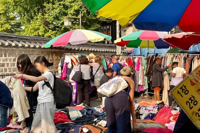 Contemporary & Retro Seoul Private Tour with Local Food Tasting - The food block: kimbap, ramyeon, noodles, jeon, tea, and makgeolli