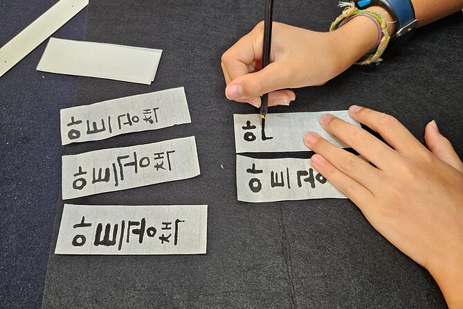Create a Handmade Traditional Korean Notebook in Insadong - Personalizing the Cover with Your Name in Korean