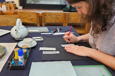 Create a Handmade Traditional Korean Notebook in Insadong - Finding Tongmoongwan and Settling In