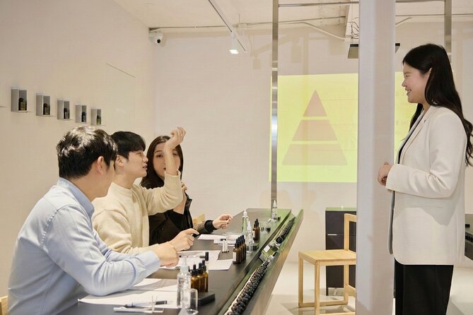 Create Your Own Luxury Niche Perfume in Hongdae - Natural Essential Oils and Absolutes: What That Means for Your Skin and Nose