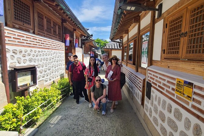 Deoksugung & Jeongdong-gil: A Walk in Korea's Rich Heritage - Start Smart: What This Tour Route Is Best At