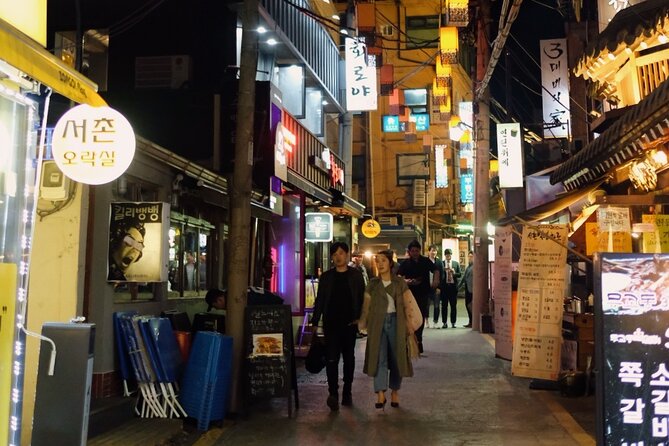 Fortress Night Hike & Snack at a Local Market - Seodaemun Meeting Point: Where the Night Starts Right