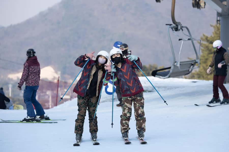 From Seoul: Korea Ski Tour - Jisan Forest Resort - Morning warm-up: breakfast, hot pack, and your beginner lesson