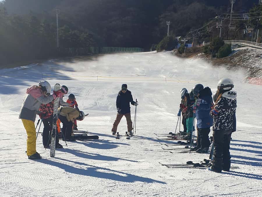 From Seoul: Korea Ski Tour - Jisan Forest Resort - Ski gear and clothing: what’s included, what you must add