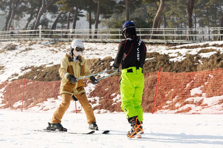From Seoul: Korea Ski Tour - Jisan Forest Resort - Lunch isn’t included: plan your food before you feel hungry