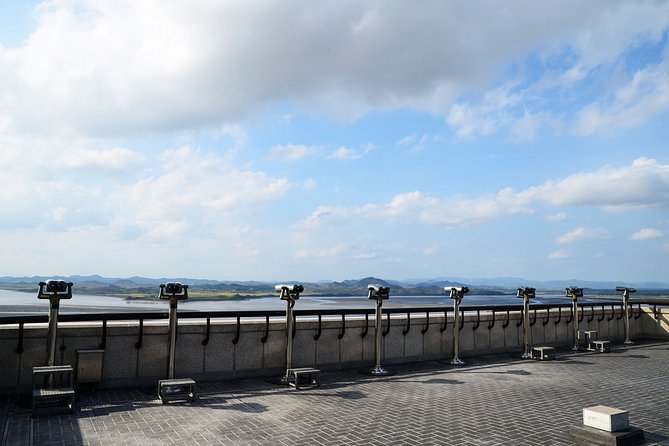 Glimpse into North Korea in 4 hours' layover tour - Group discounts and private pacing
