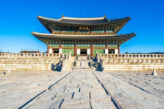 Gyeongbokgung Palace & Bukchon Village Walking Tour - Gyeongbokgung Palace: how the walk starts with the big story