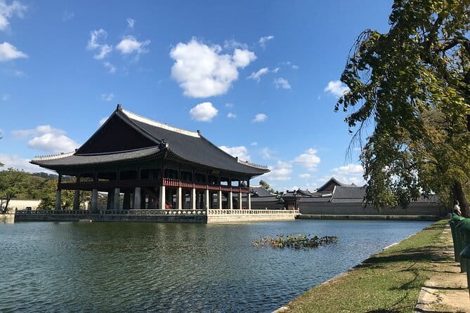 Gyeongbokgung Palace & Bukchon Village Walking Tour - Bukchon Hanok Village: the calm contrast after the palace