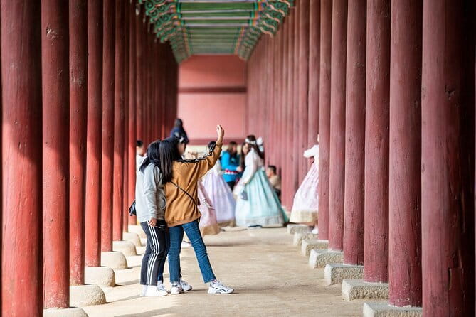 Gyeongbokgung Palace & Bukchon Village Walking Tour - Photo spots in Bukchon: where to aim your time