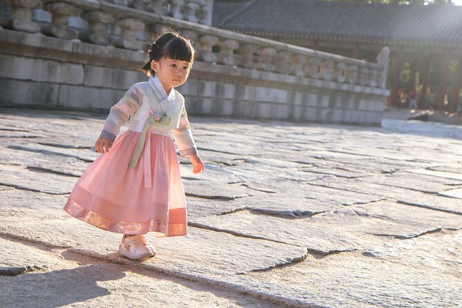 Gyeongbokgung palace family/group private photoshoot - Hanbok choice and hairstyling: why the first 30 minutes matter