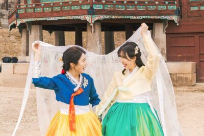 Gyeongbokgung Palace Hanbok Rental Experience in Seoul - What actually happens at Hanboknam: fitting, styling, lockers, and options