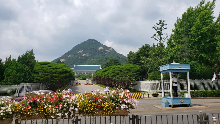 Gyeongbokgung Palace, Jogyesa Temple and Bukchon village - Getting oriented fast: Anguk to Insadong to the palace zone