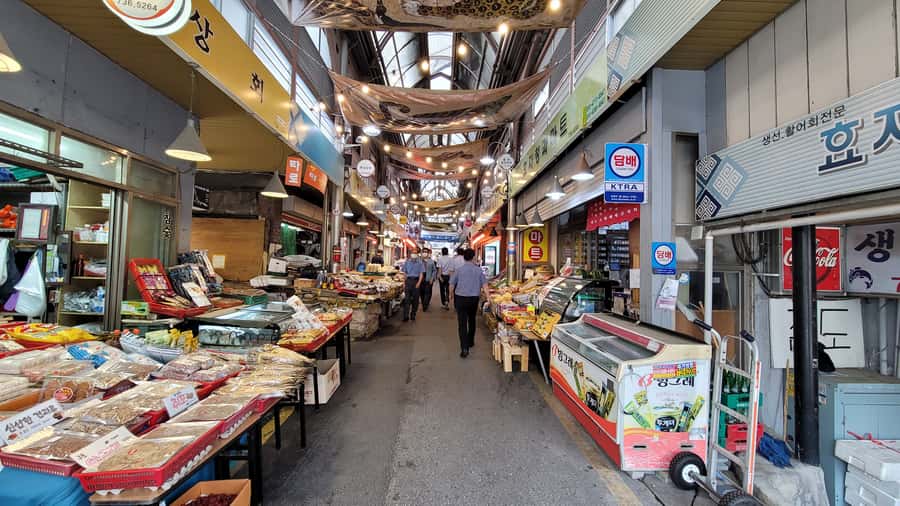 Gyeongbokgung Palace, Jogyesa Temple and Bukchon village - Bukchon Village: hanok streets, views, and architecture you can actually read
