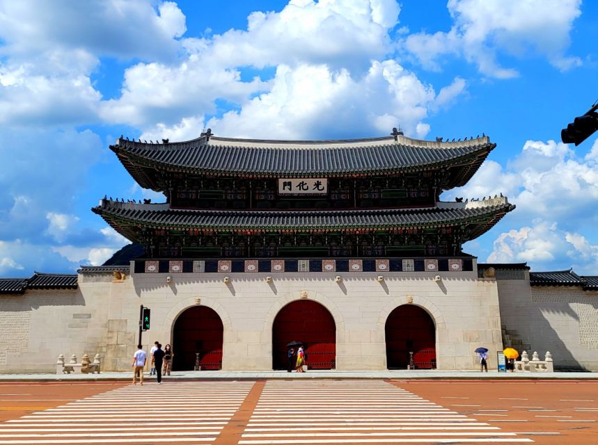 Gyeongbokgung Palace, Jogyesa Temple and Bukchon village - Practical logistics that actually affect your day