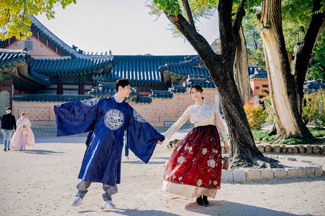 Gyeongbokgung palace,seoul with gigibebe hanbok rental - Rain Happens: The Photo-Saving Strategy