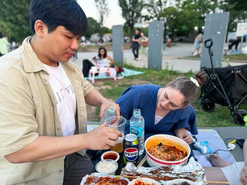 Han's River Picnic in Center of Seoul - What’s included (and why the package makes sense)