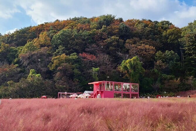 Herb Island and Sanjung Lake and Bidulginang Water Falls - Sanjung Lake: 90 minutes of autumn color and easy strolling
