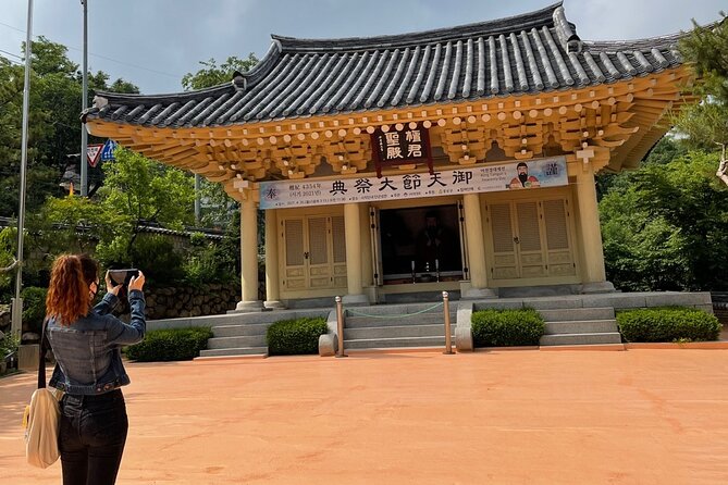 Inwangsan hike & historical sites - A night-view hike that also teaches you Seoul’s older side