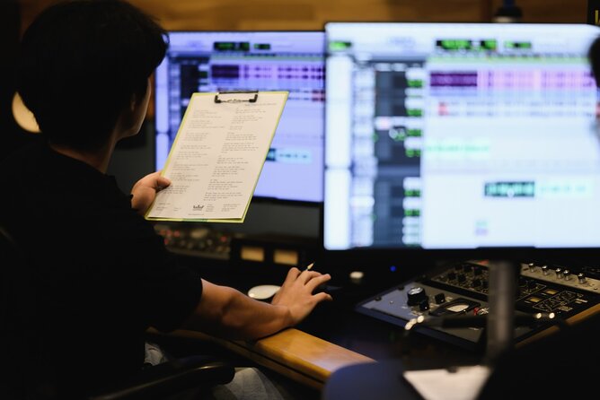 K-Pop Making Class with a Producer! - What’s included: lyrics, accompaniment, and English support