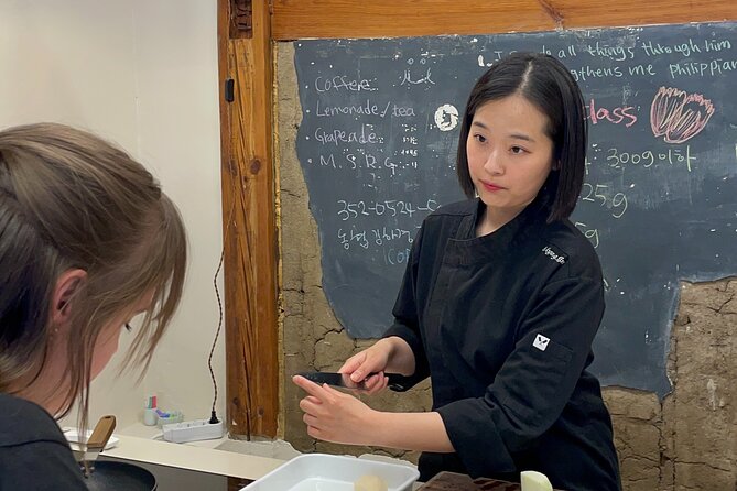Kimchi class with Chef Hakyung near Gyeongbokgung place - The kimchi demo: history, styles, and the logic behind the technique