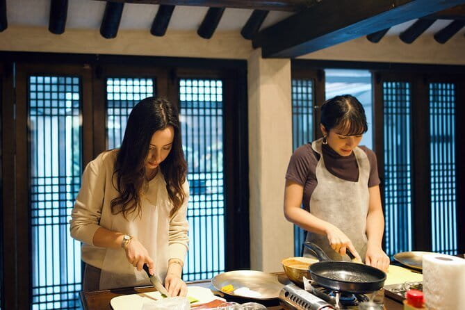 Korea Cooking Class with 3 stars Michelin Chef & Content creators - Price and value: what $70.44 buys you in a small, structured night