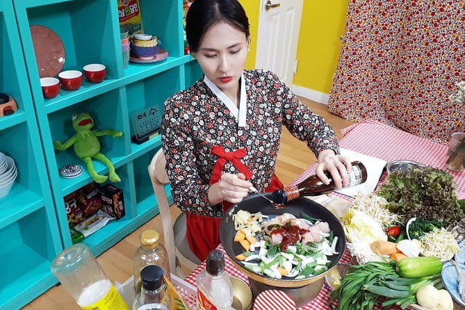 Korea Cooking Class with 3 stars Michelin Chef & Content creators - Who should book this class—and who might not love the format