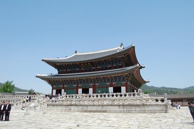 Korean Heritage Tour: Palaces and Villages of Seoul Including Gyeongbokgung Palace - Gyeongbokgung Palace: the best kind of Seoul architecture class