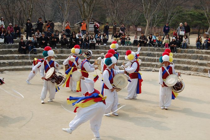 Korean Heritage Tour: Palaces and Villages of Seoul Including Gyeongbokgung Palace - The ginseng center stop: cultural adjacent, but not always loved