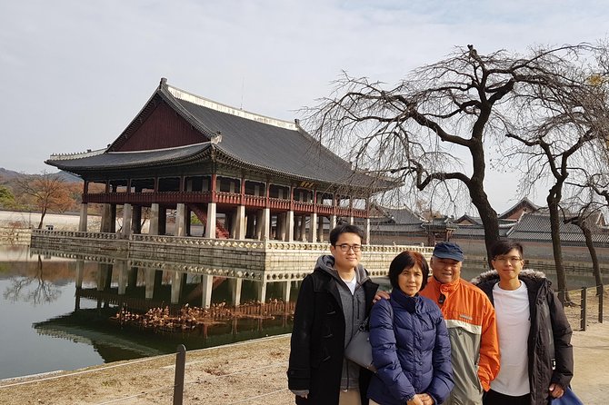 Layover Tour for essential Seoul City & Gourmet tour(Incl. Lunch) - Jogyesa Temple and the calm center of a busy city
