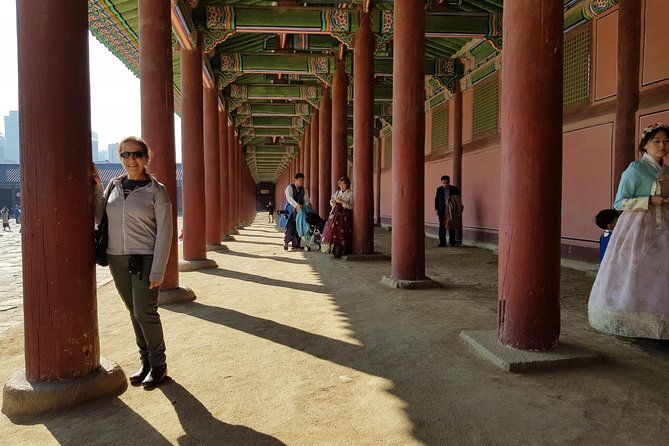 Layover Tour for essential Seoul City & Gourmet tour(Incl. Lunch) - Insadong and Cheonggyecheon Stream: culture streets plus a walking reset