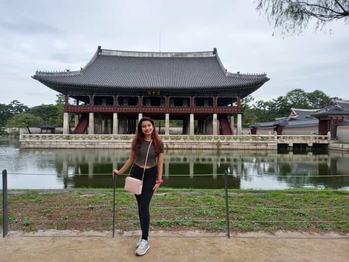Layover tour to Gyeongbokgung-Folk Museum-Bukchon-Insadong - Korea Folk Museum: the everyday Joseon story, not just costumes