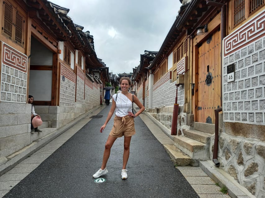 Layover tour to Gyeongbokgung-Folk Museum-Bukchon-Insadong - Jogyesa Temple and Insadong: where religion and street life overlap