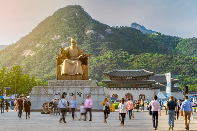 Max Out Seoul: Must Visit City Highlights Panoramic Day Tour - Meeting at Sejong-daero and navigating the day with confidence