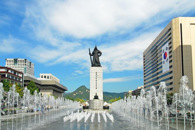 Max Out Seoul: Must Visit City Highlights Panoramic Day Tour - Cheonggye Plaza: the city’s restored stream-and-park story