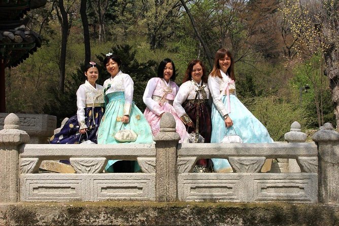 Private day tour Korea(Seoul trip) with Professional Photographer - The free photography changes how you move through the day