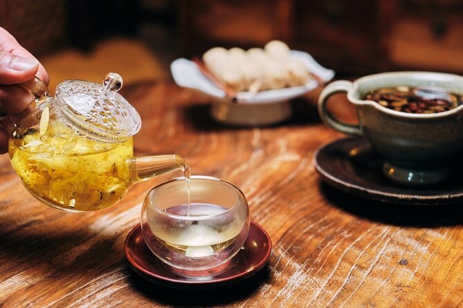 Private Downtown Seoul Food & Market Tour with 8+ Tastings - Namdaemun Market: where ordering is the real skill