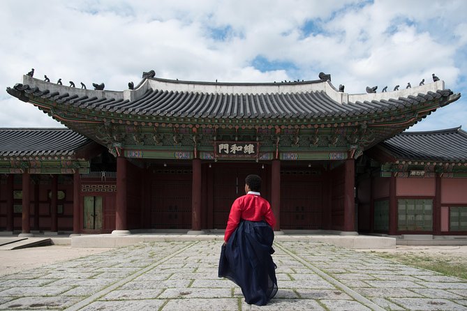 Private Palace Photo Shoot in Seoul with a Photographer - Why this private hanbok photoshoot works at Gyeongbokgung