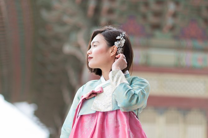 Private Palace Photo Shoot in Seoul with a Photographer - Inside Gyeongbokgung Palace: photos with real guidance