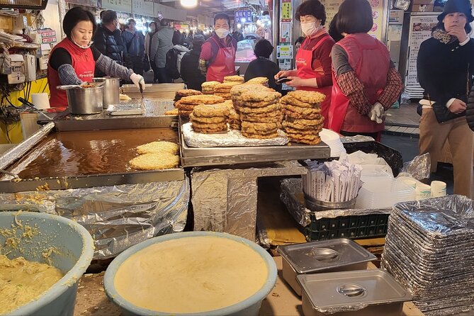 Private Seoul City Tour Palace, village, temple, market - Bukchon Hanok Village: hanbok, narrow lanes, and that yangban feeling