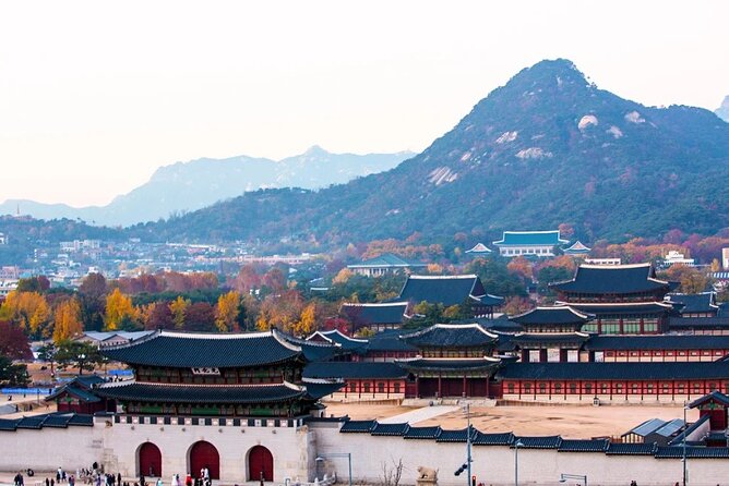 Private Seoul City Tour Palace, village, temple, market - Namsan Park by cable car: the city view reset