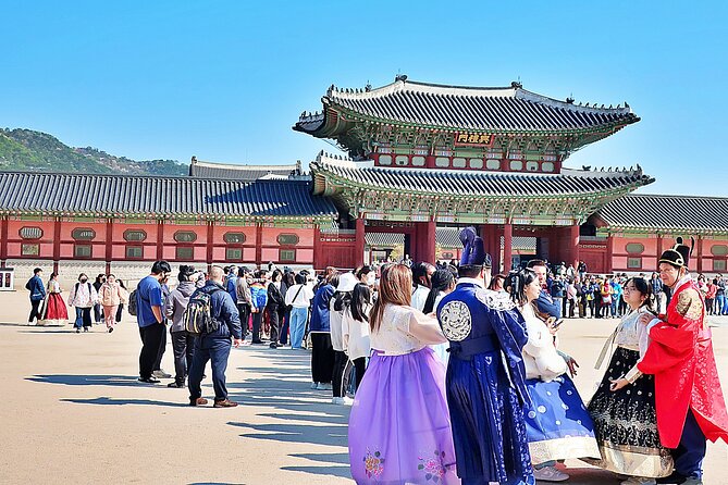 Private Tour : Royal Palace & Traditional Villages wearing Hanbok - A 9-hour Seoul day, built around hanbok and major sights
